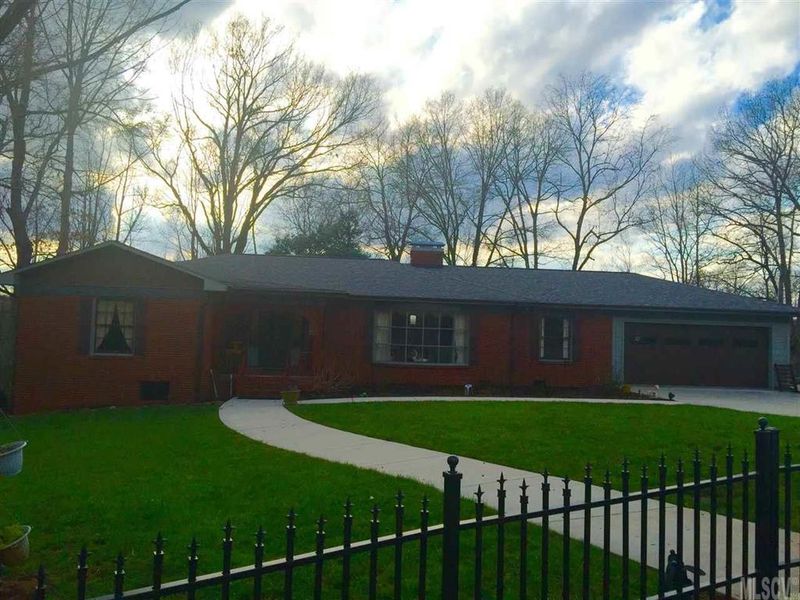 615 Victor St, Lincolnton, NC 28092