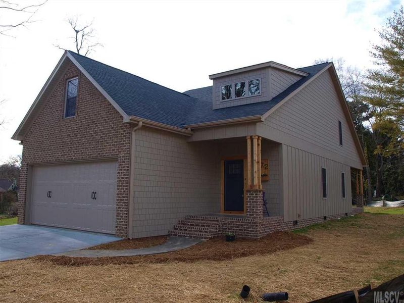 672 13th Avenue Pl NW, Hickory, NC 28601