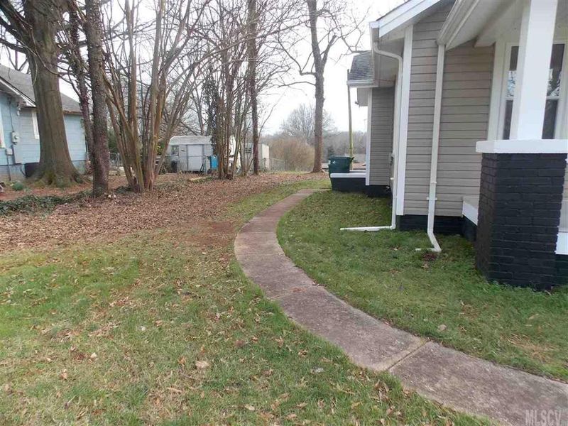 325 W 13th St, Newton, NC 28658