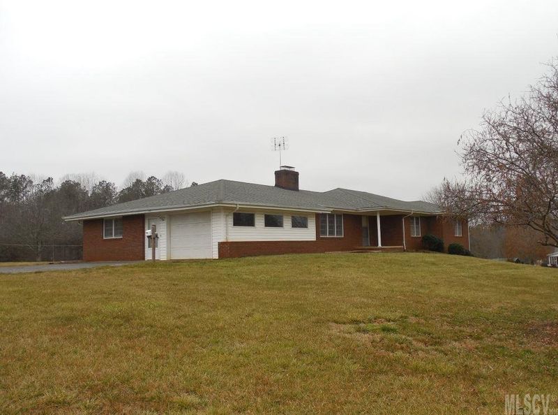 419 Section House Rd, Hickory, NC 28601