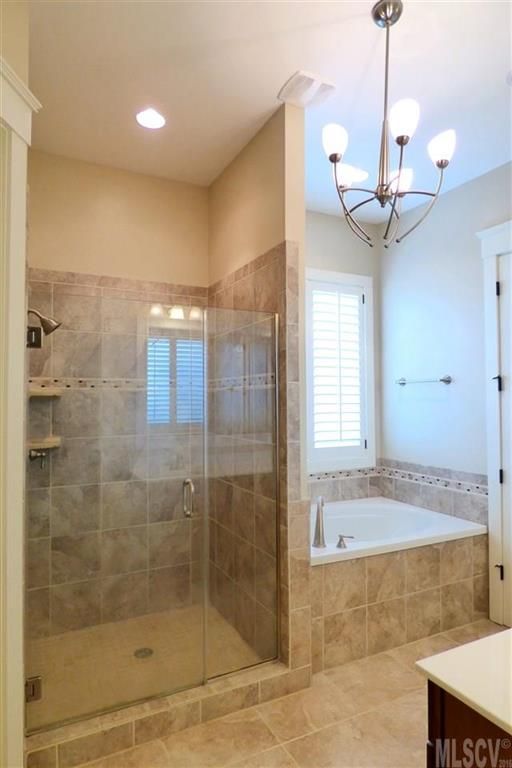 1219 39th Ave NE, Hickory, NC 28601