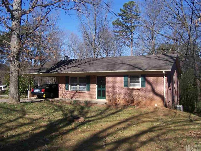 721 12th Ave NE, Hickory, NC 28601