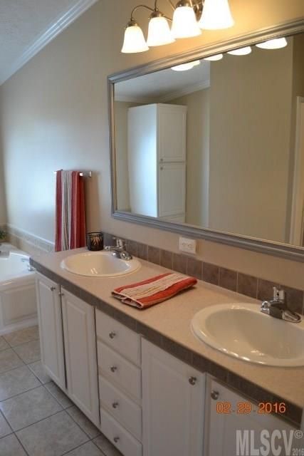 105 Acreview Ln, Maiden, NC 28650