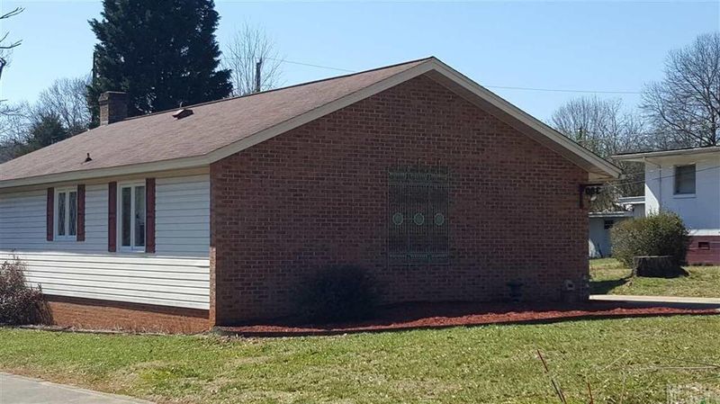 380 20th Ave NE, Hickory, NC 28601