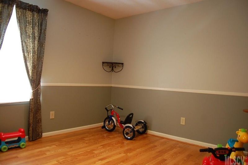 601 Robinhood Rd, Maiden, NC 28650
