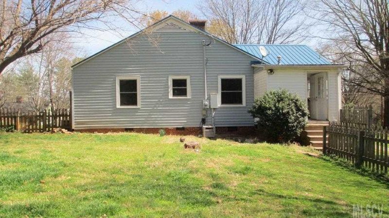 1413 11th St NW, Hickory, NC 28601