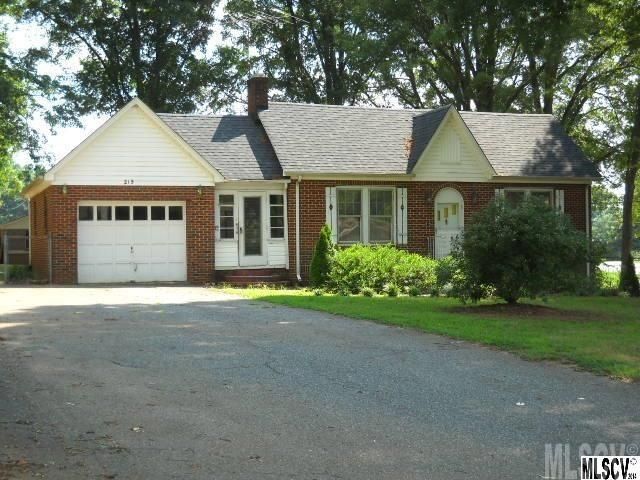 215 W 19th St, Newton, NC 28658