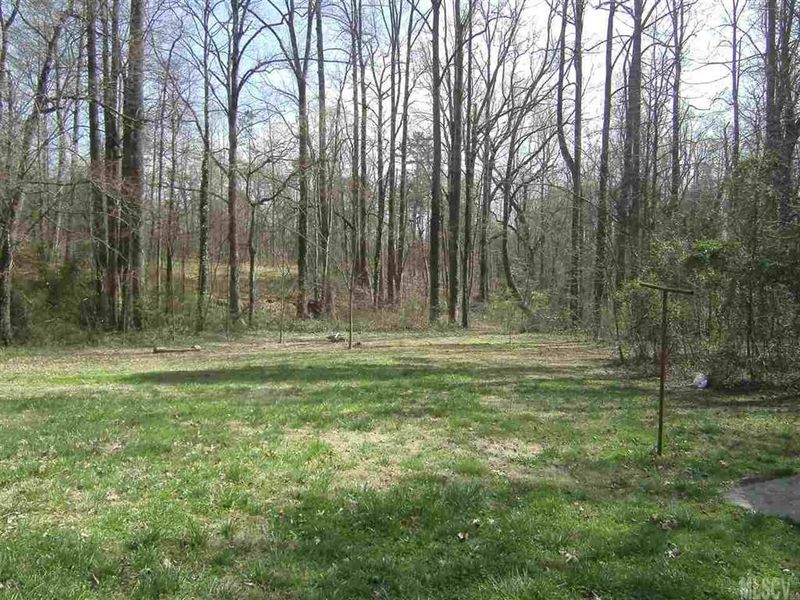 525 30th St SW, Hickory, NC 28602