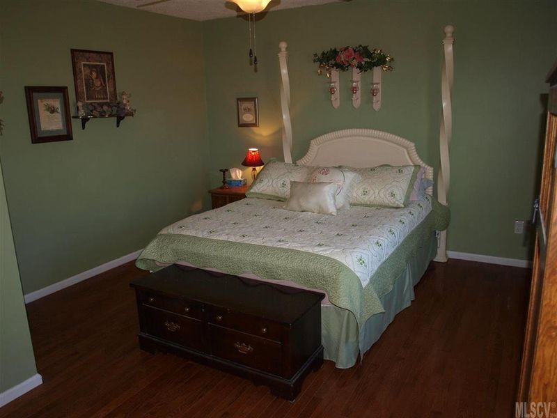 1310 Landsdowne Dr, Conover, NC 28613
