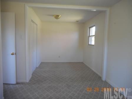 1179 Peggy St, Hickory, NC 28601