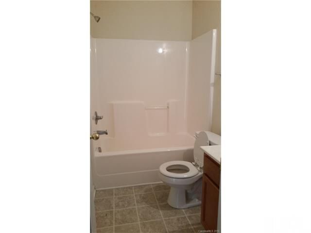 3966 Newhall Dr, Hickory, NC 28601