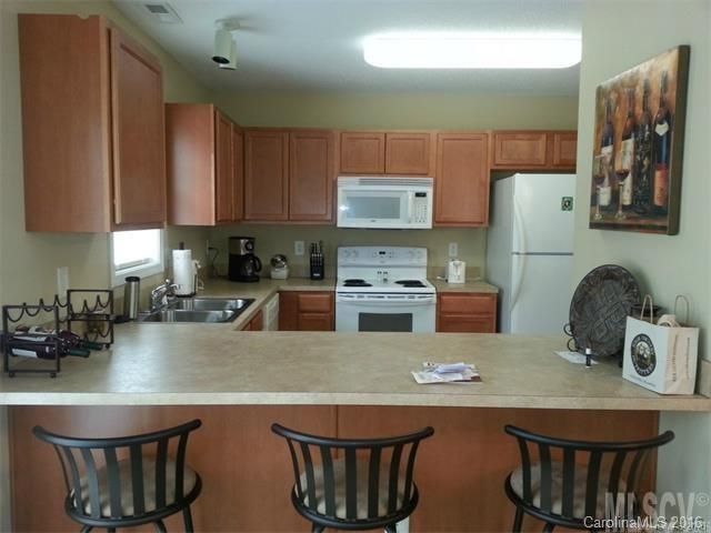 3954 Newhall Dr, Hickory, NC 28601