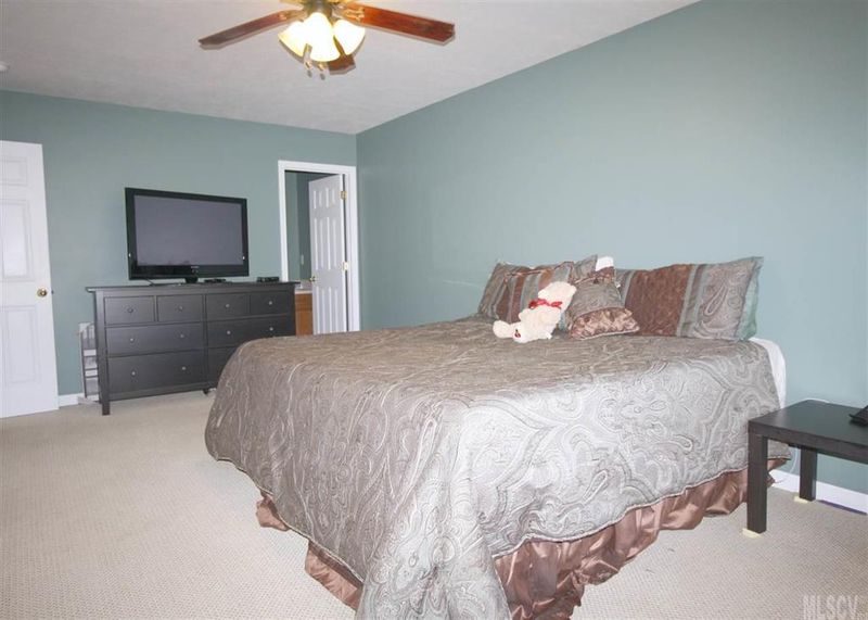 1131 Mulberry Ln, Hickory, NC 28602