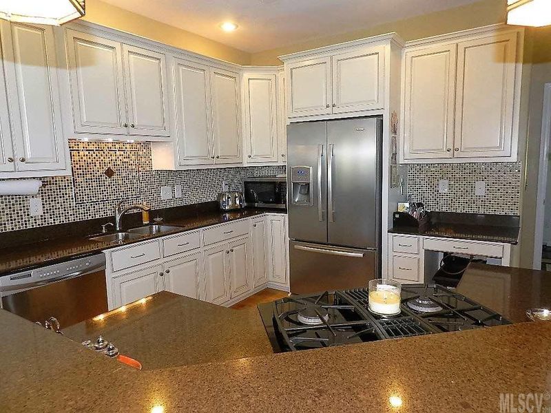 6386 Hayden Dr, Hickory, NC 28601