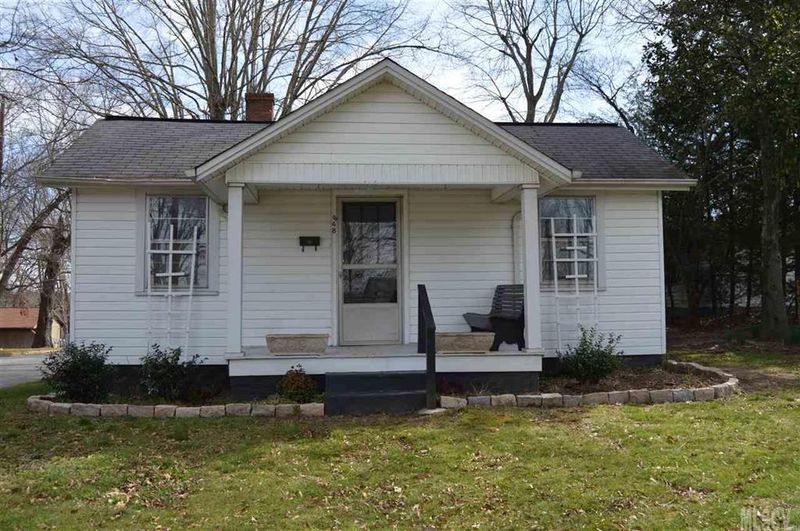 648 10th Street Blvd NW, Hickory, NC 28601