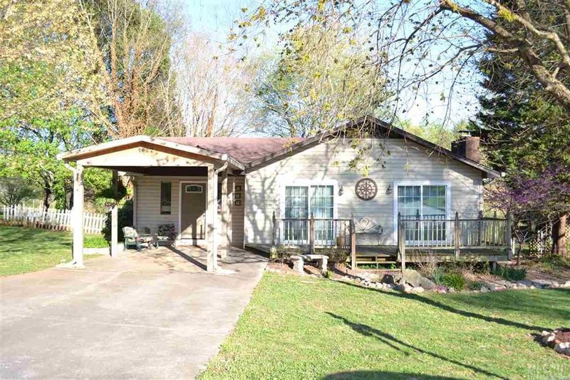 1527 Robin Rd, Newton, NC 28658