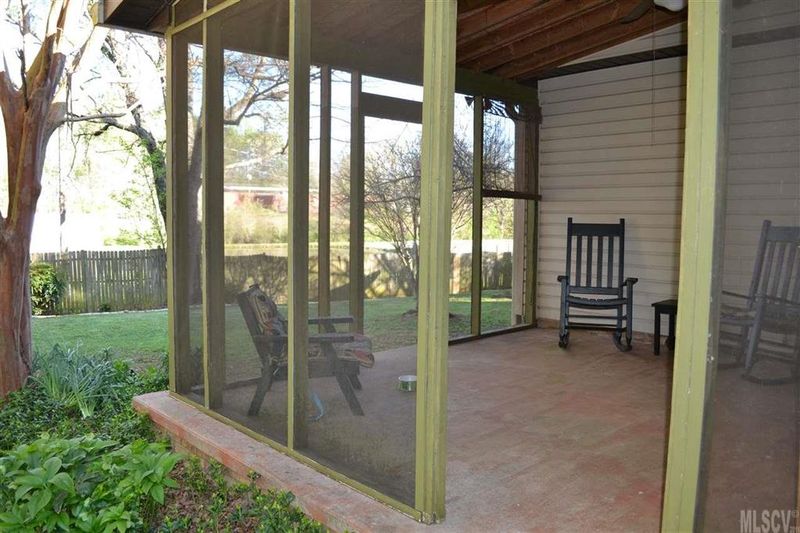 1527 Robin Rd, Newton, NC 28658
