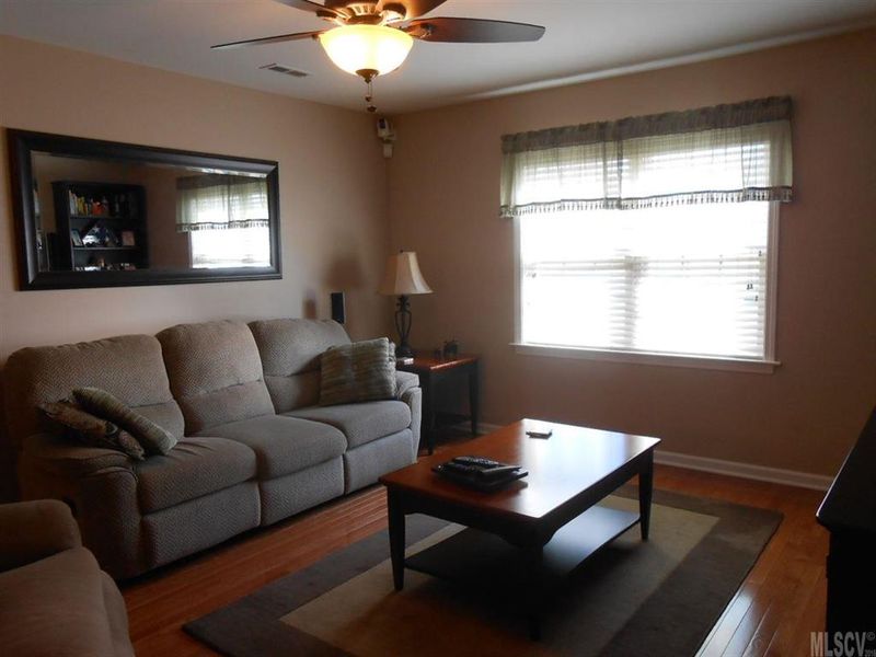 3832 16th St NE #B, Hickory, NC 28601