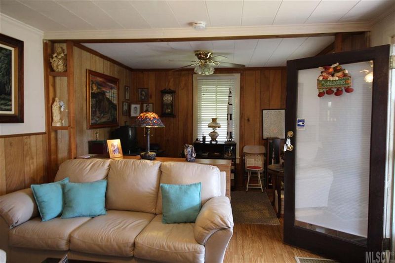 126 14th St SE, Hickory, NC 28602