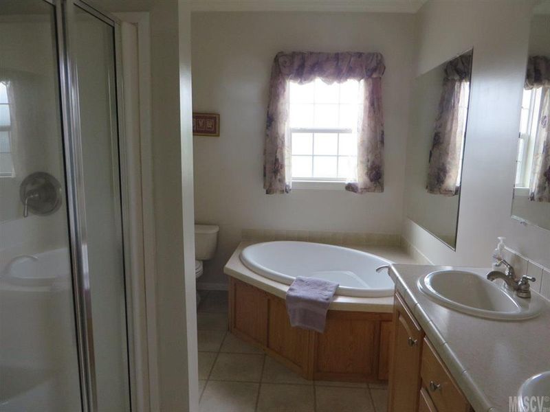 2670 Silverbrook Dr, Newton, NC 28658