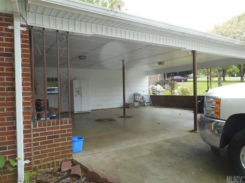 221 3rd Ave NE, Conover, NC 28613