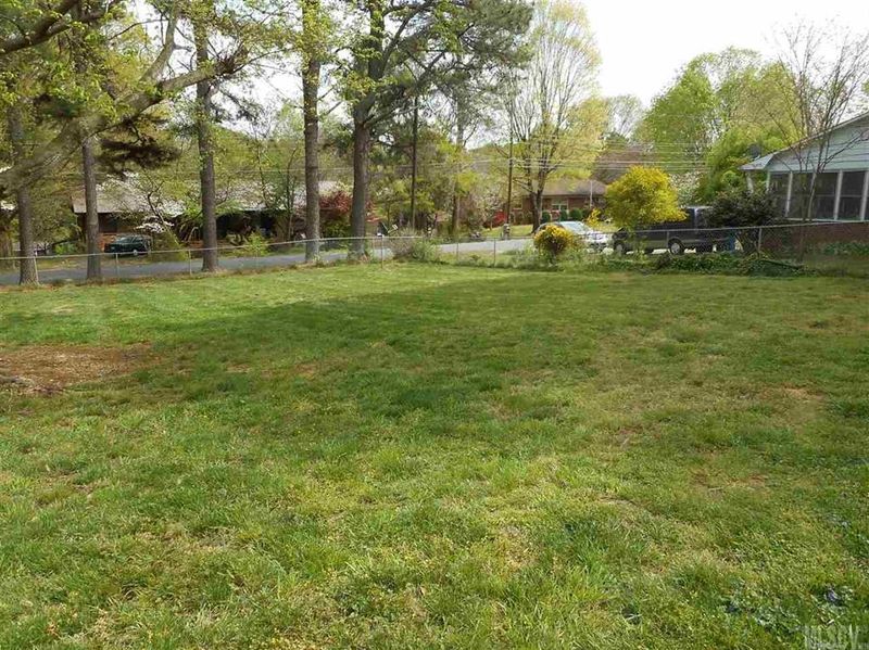 221 3rd Ave NE, Conover, NC 28613