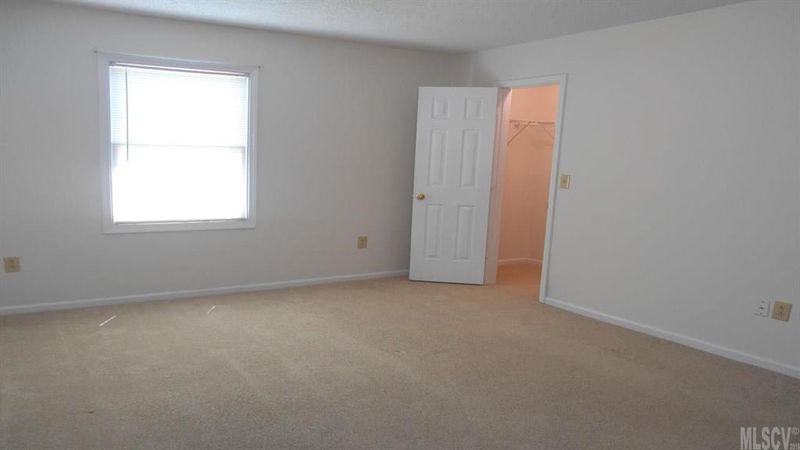 857 21st Ave NE, Hickory, NC 28601