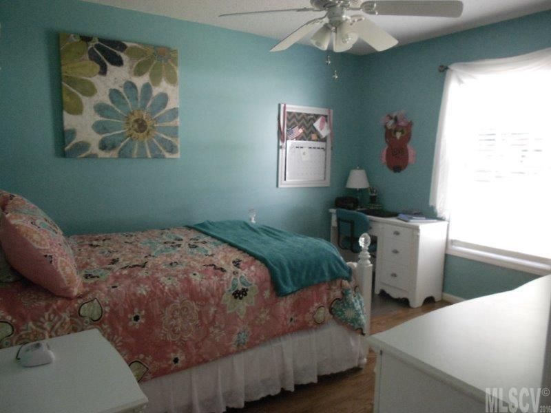 1215 Coventry Pl, Conover, NC 28613