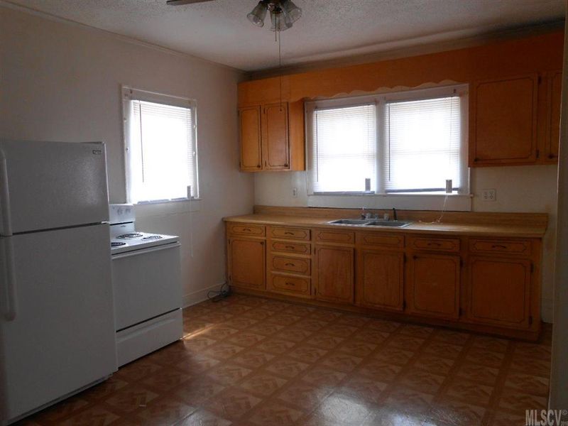 247 - 253 1st St SE, Hickory, NC 28602