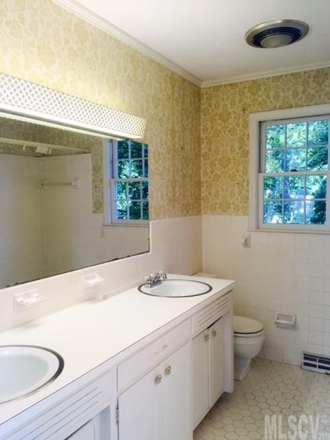555 10th St NW, Hickory, NC 28601