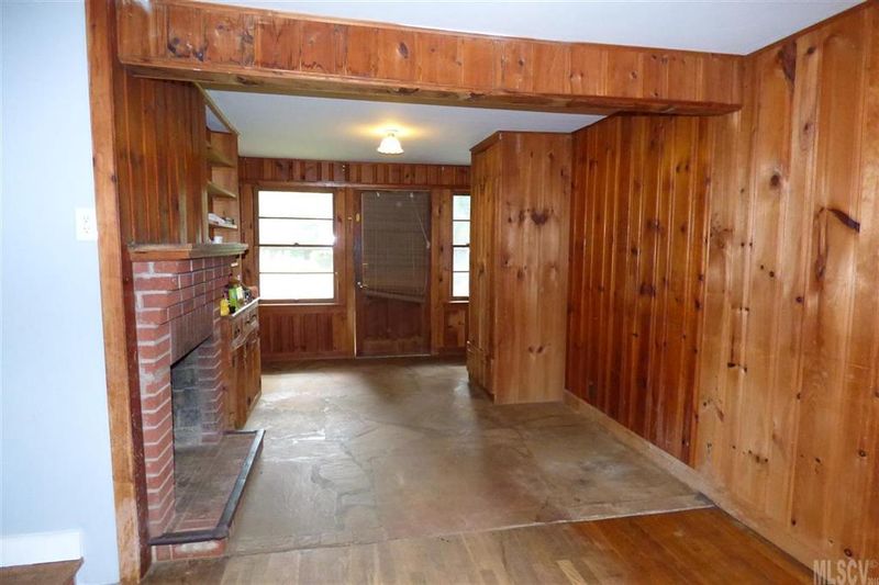 1229 7th St NW, Hickory, NC 28601