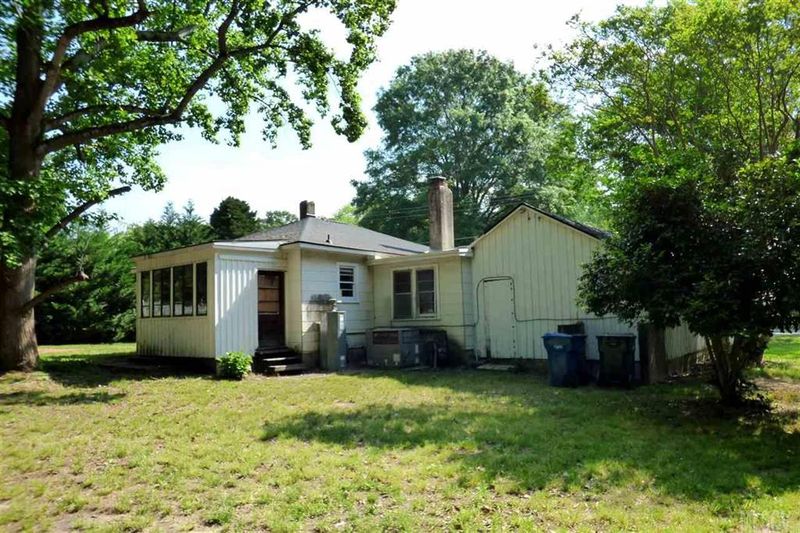 1229 7th St NW, Hickory, NC 28601
