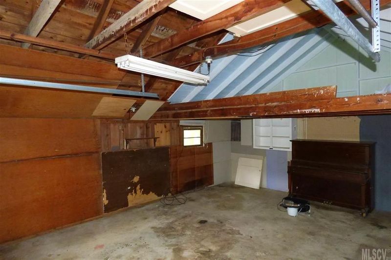 1229 7th St NW, Hickory, NC 28601