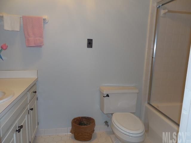 1025 21st Ave NE, Hickory, NC 28601
