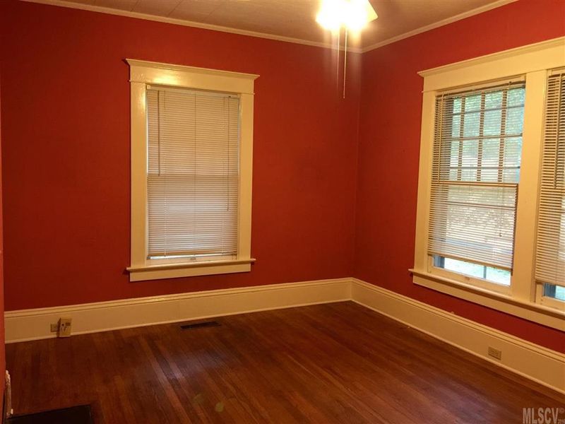 330 N Laurel St, Lincolnton, NC 28092