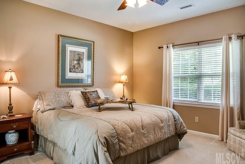 5123 Kristy Dr, Hickory, NC 28602