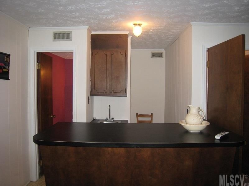 1000 Tangle Dr, Hickory, NC 28602