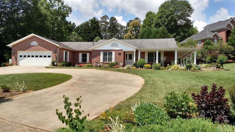 4835 1st St Ct NW, Hickory, NC 28601