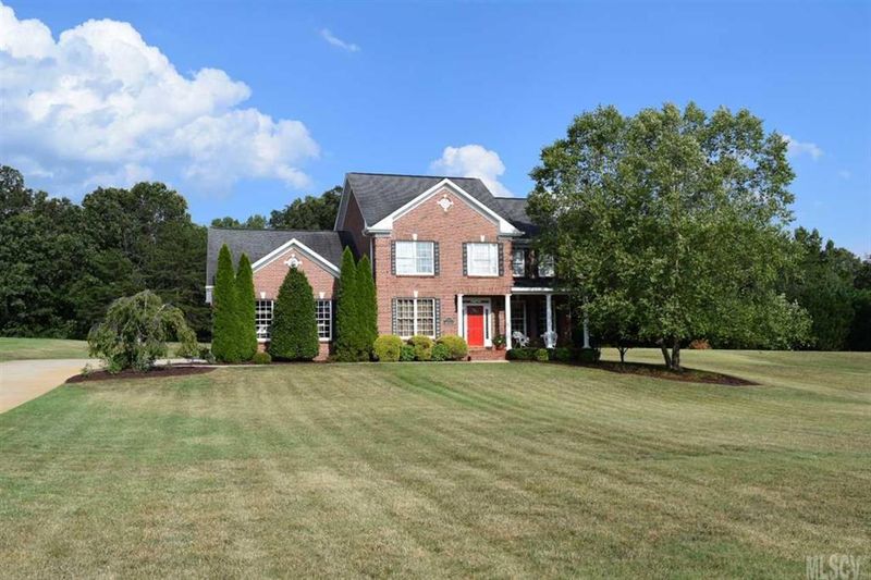 1192 James Farm Rd, Hickory, NC 28602
