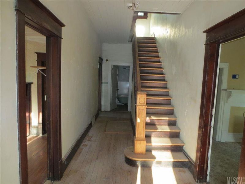 311 3rd St SW, Hickory, NC 28602