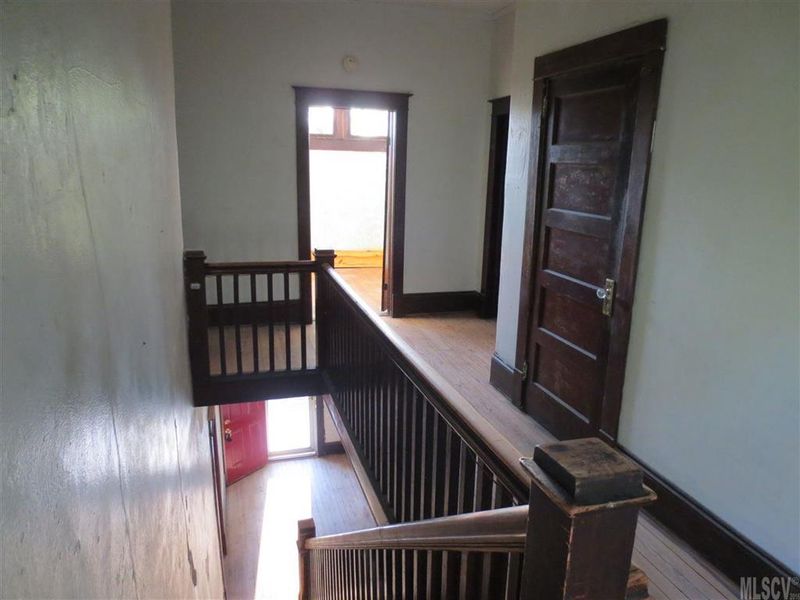 311 3rd St SW, Hickory, NC 28602