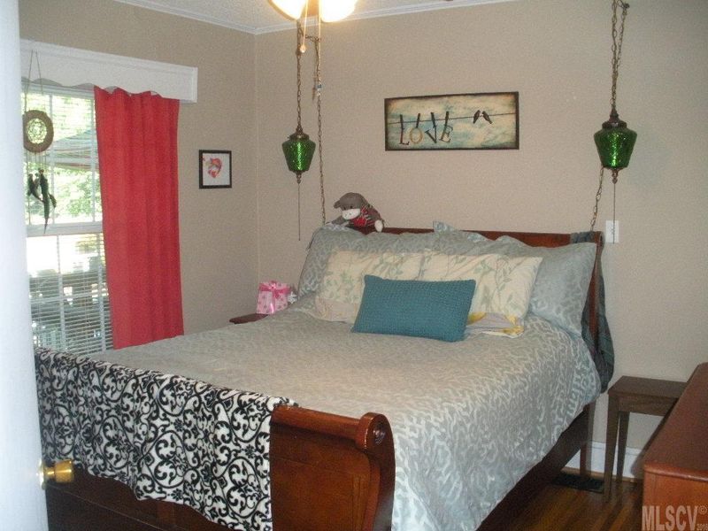 55 31st Ave NW, Hickory, NC 28601