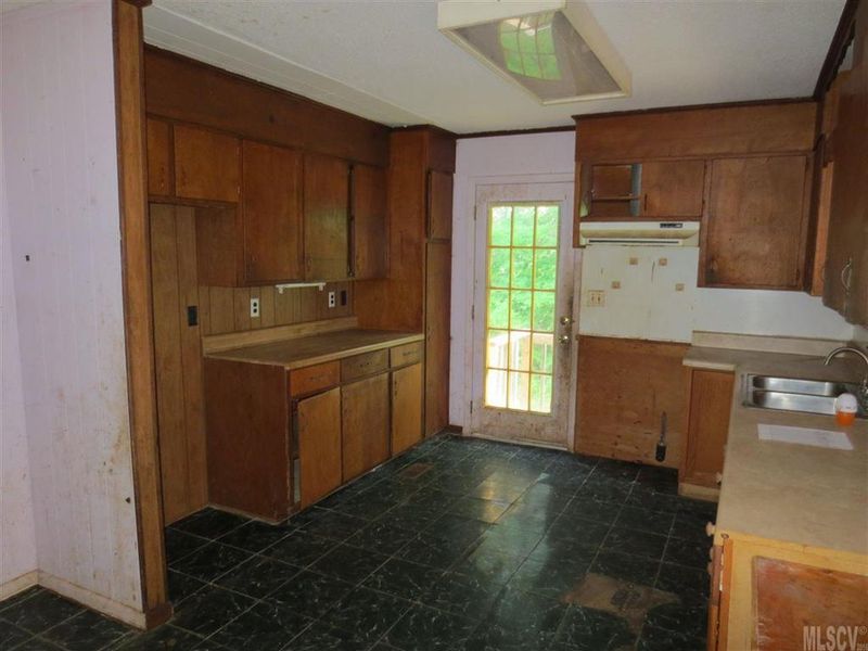 4004 22nd St NE, Hickory, NC 28601