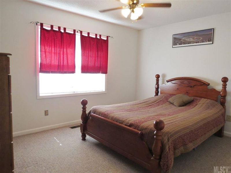 1209 Coventry Pl, Conover, NC 28613