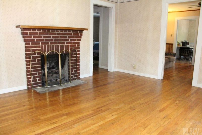 2330 N Shipp Ave, Newton, NC 28658