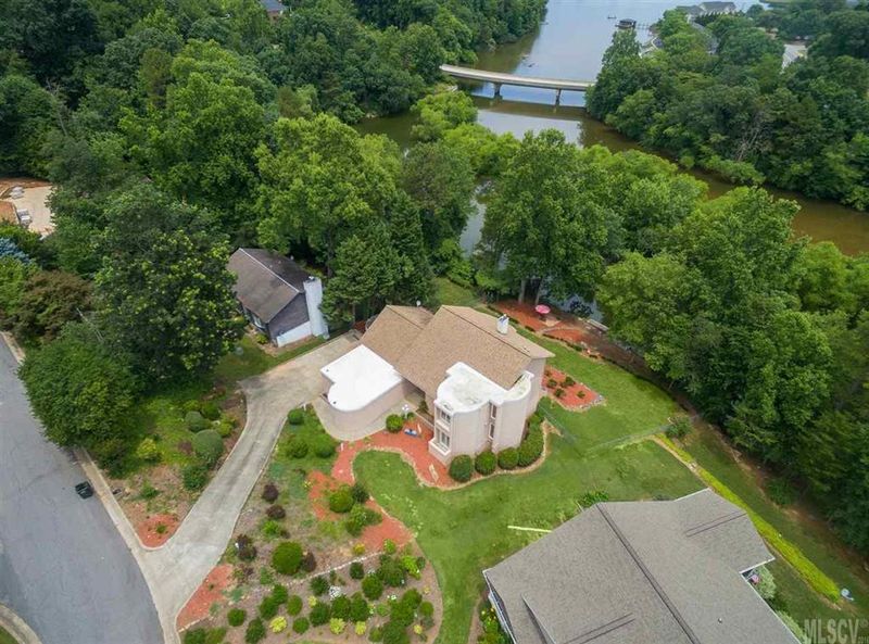 1956 10th Street Blvd NW, Hickory, NC 28601