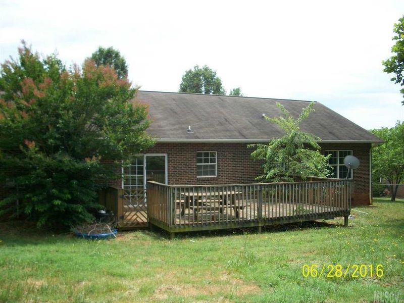 2012 Summerfield Cir, Conover, NC 28613
