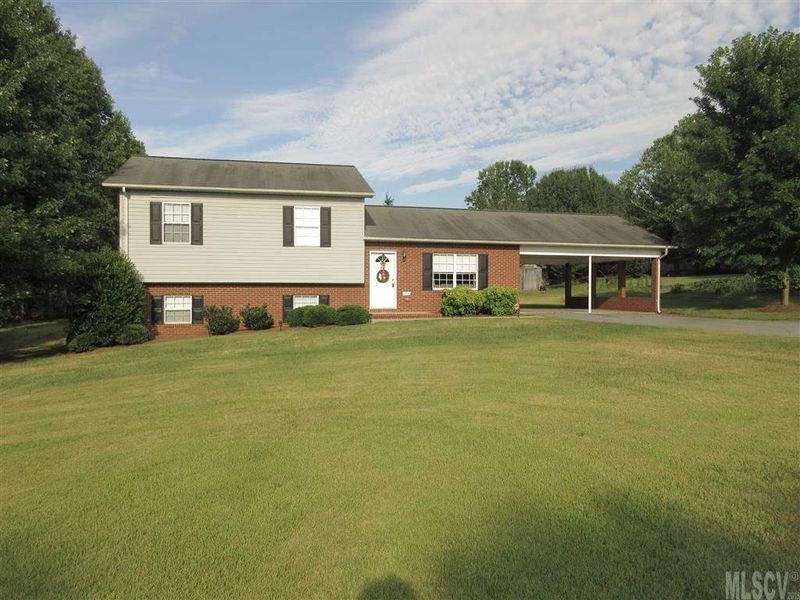 4770 North St, Conover, NC 28613