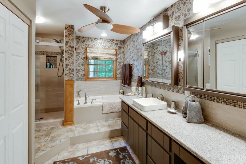 306 Meadowridge Dr, Maiden, NC 28650