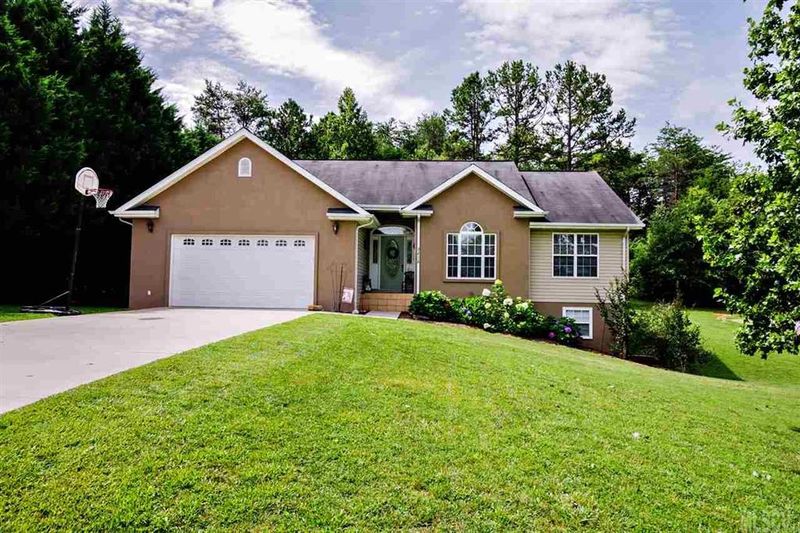 3216 48th Ave Ln NE, Hickory, NC 28601